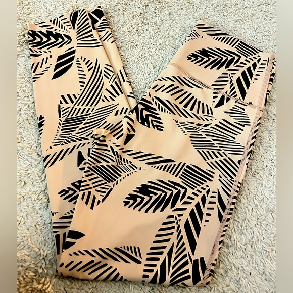 Aerie Chill Play Move Size L leggings new without tags - Picture 3 of 5